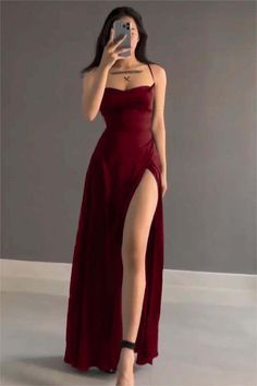 Burgundy Dama Dresses For Quince, Dark Wine Dresses, Silk Red Dress Long, Red Wine Long Dress, Wlw Prom Dress, Prom Dark Red Dress, Prom Dress For Square Body Shape, Red Sparkling Dress, Burgundy Dresses Prom