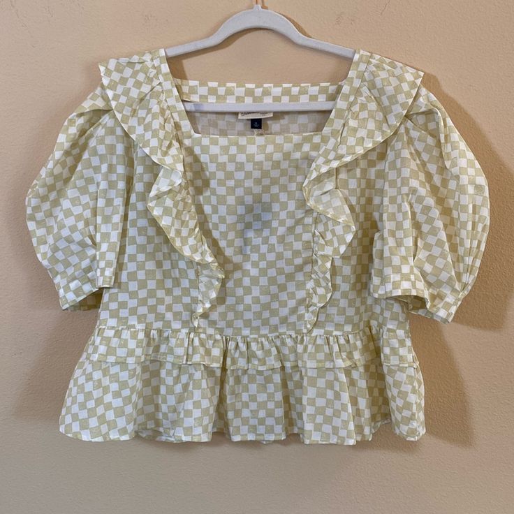 Universal Thread Checkered Puff Sleeve Peasant Ruffle Peplum Blouse Green White Pit To Pit: 21 Inches Length: 23 Inches Sleeve Length: 14.5 Inches - 100% Cotton - Square Neck - Lightweight, Breathable - Ruffle Front And Back - Peplum Waistline - Puff Sleeve - Boho, Peasant, Cottagecore New With Tags. Smoke Free, One Cat Home. Summer Tops With Ruffle Hem And Puff Sleeves, Summer Puff Sleeve Top With Ruffle Hem, Casual Puff Sleeve Top With Ruffles And Square Neck, Summer Puff Sleeve Top With Ruffles And Square Neck, Trendy Puff Sleeve Top With Ruffles And Square Neck, Summer Puff Sleeve Top With Ruffles, Cotton Peasant Top With Ruffles And Puff Sleeves, Cotton Peasant Top With Puff Sleeves And Ruffles, Casual Puff Sleeve Top With Ruffle Hem For Brunch