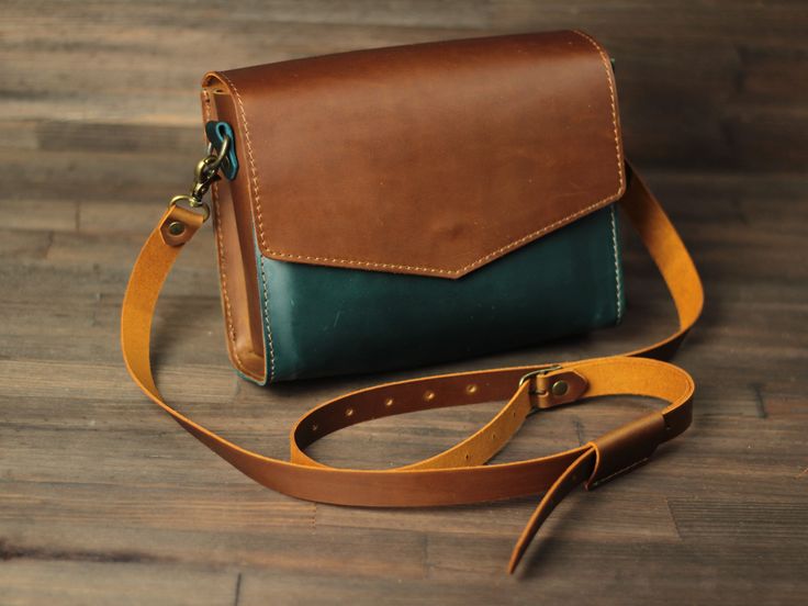 Leather Sling Bags Women, Leather Sling Bags, Sling Bags Women, Cute Shoulder Bag, Small Leather Purse, Office Meeting, Leather Sling Bag, Meeting Friends, Bag Cute