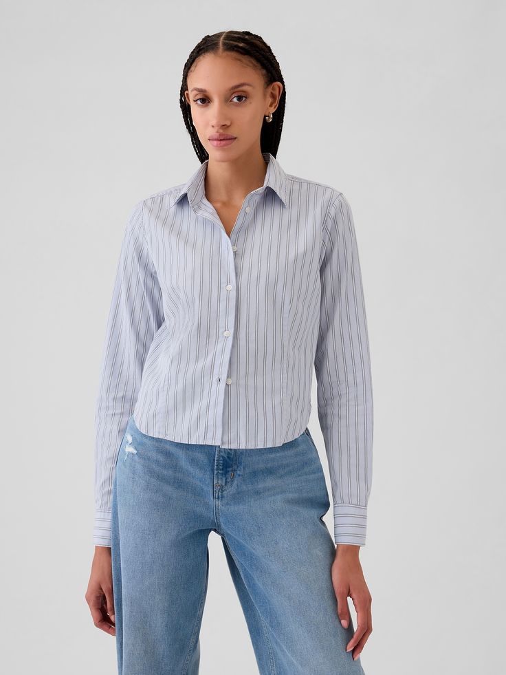 Soft cotton poplin fitted, cropped shirt.  Point collar, button front.  Long sleeves.  Certain styles have allover prints.  Made with 100% organically grown cotton, which is grown without the use of synthetic pesticides and fertilizers.  * Fit: Close to the body.  Cropped, hits at the waist.  Models wearing Gap Classic Fitted Gap Tops, Fitted Collared Gap Tops, Gap Summer Tops With Spread Collar, Fitted Button-up Gap Tops, Gap Cotton Button-up Blouse, Gap Cotton Blouse Relaxed Fit, Gap Cotton Blouse With Relaxed Fit, Gap Relaxed Fit Cotton Blouse, Classic Cotton Blouse By Gap