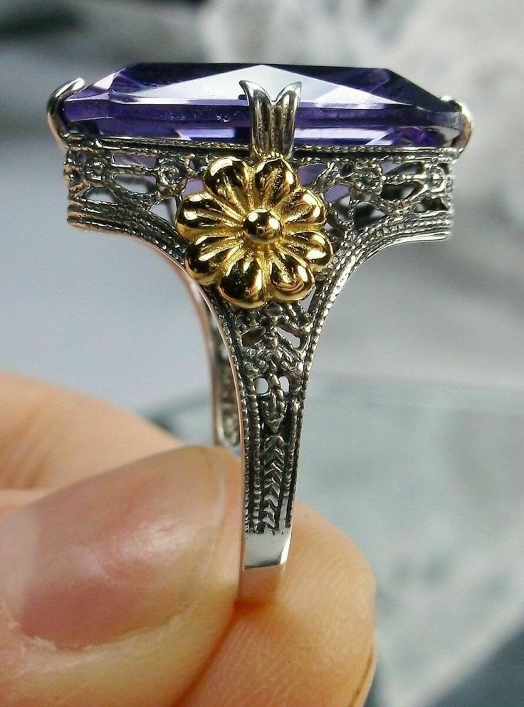 Discover our stunning natural amethyst ring in sterling silver 925. This elegant floral band features a beautiful purple amethyst stone, perfect for women seeking sophistication and style. Amethyst is known for its spiritual properties and is often associated with wisdom and creativity. This ring is ideal for special occasions like weddings, anniversaries, or Mother's Day."