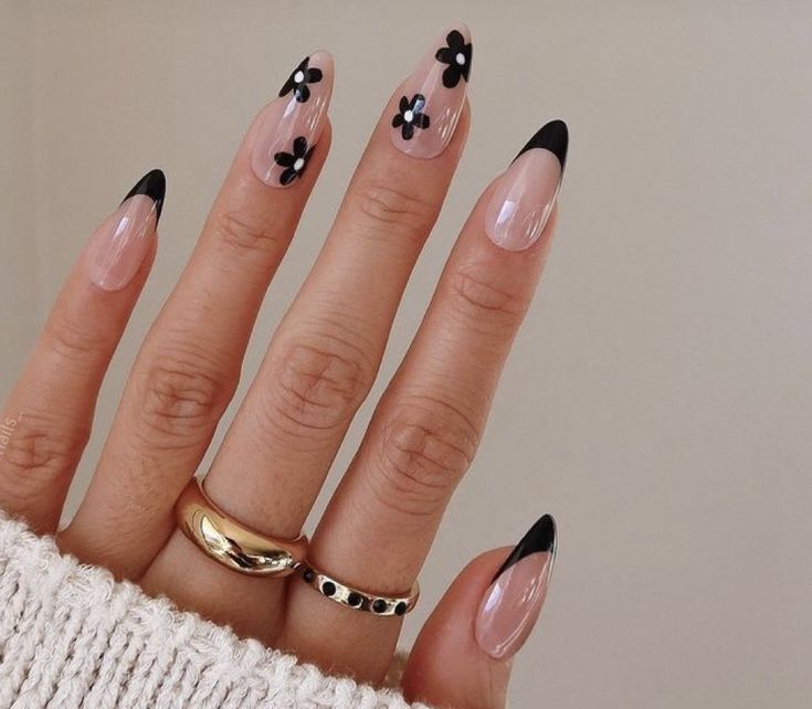 French Nail Designs Black, Nail Art With Black And White, Clear Nail With Black Design, Dainty Black Nail Designs, Simple Nail Ideas Ballerina, Black French Tips Design, Black French Tip Nail Art, Black And White Nail French Tip, White Tips With Flowers Nails