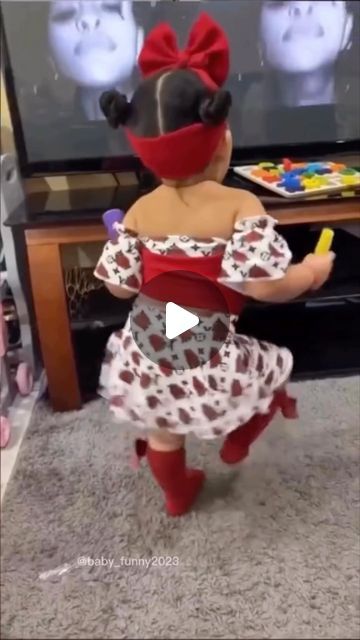 Michael A. Odili on Instagram: "Weekend mood 🕺 💃😂😂😂😂" Funny Babies Pictures, Good Morning Gifs Funny Hilarious, Baby Dancing Video, Funny Children Videos, Friday Humor Hilarious, Funny Little Kid Videos, Baby Dance Video, Monday Funnies, Funny Kid Videos