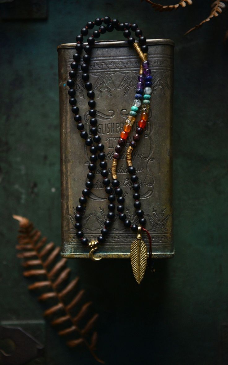 This unisex, smaller bead (6mm) mala necklace is empowering, cleansing and healing in many ways - it has the sacred and special stone combination of all the 7 chakras. Mala is finished with a hand-carved buffalo horn/solid brass feather charm. Truly unique, hip look...! Circumference length of this mala necklace is about 30 inches - it's one of our shorter and lightweight mala styles, made with smaller beads, hand knotted on a durable cord. It's comfortable and easy to wear everyday - last pictu Necklace Knots, The 7 Chakras, Mens Beaded Necklaces, Yoga Necklace, Chakra Yoga, 108 Mala Beads, Chakra Necklace, Chunky Jewelry, 7 Chakra