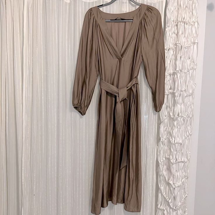 Never Worn. Long Fall Dress For Brunch, Long Dress For Fall Brunch, Fall Brunch Long Dress, Chic Belted Midi Dress For Brunch, Dressy Long Sleeve Belted Dress, Dressy Belted Fall Dress, Dressy Belted Dress For Fall, Fall Maxi Dress With Belt For Day Out, Fall Maxi Dress For Day Out With Belt