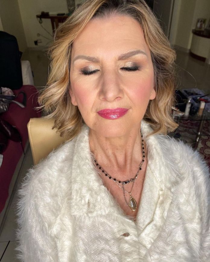 Trucco pelle matura: i consigli per il make up dopo i 40, 50 e 60 anni Trucco Over 50 Tutorial, Over 60 Makeup, Make Up Over 50, Makeup For Women Over 50, Makeup For Over 60, Mother Of Bride Makeup, Mom Makeup, Mack Up, Makeup For Moms