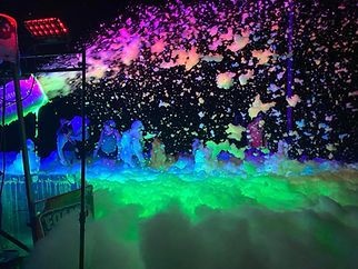 Foam Party Ideas For Adults, Foam Glow Party, Glow In The Dark Foam Party Ideas, Glow Foam Party, Foam Birthday Party Ideas, Neon Foam Party, 18th Themes, Glow In The Dark Pool Party Ideas, Foam Party Ideas