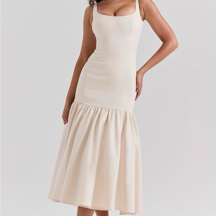 Beautiful Cream Drop Waist Dress From House Of Cb. Size Medium M. In Great Condition - Worn Once. Super Flattering And Would Be Perfect For A 2025 Bride! 'Amore' Is Our Elegant Dropped Waist Midi Dress That Is Oh-So-Wearable For A Variety Of Events. Cut From The Softest Peached Twill Fabric, It Has A Rounded Square Neckline That's Framed By Wide Straps. We Love The Full Skirt And How It's Layered With A Soft Tulle Underskirt To Maintain That Pretty Shape For Feminine Drama. It Zips To The Side F Gaun Koktail, Tulle Underskirt, Vest Skirt, Sleeveless Skirt, Fishtail Dress, Suspender Skirt, Suspender Dress, Milky White, Hem Dress