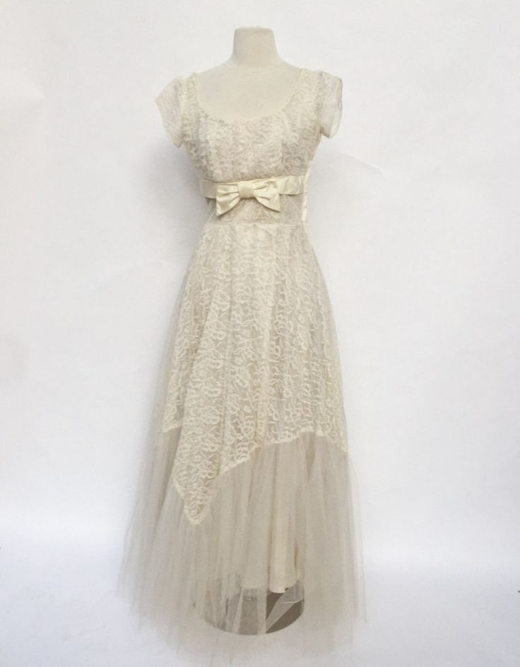 1950s Wedding Dress, Vintage Attire, Ivory Lace Wedding Dress, Lace Wedding Dress, Evening Party Dress, Ivory Lace, Dallas Tx, Evening Party, Hats Vintage