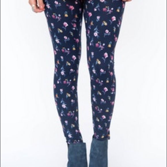 Navy Leggings With Small Floral Design. Offers Welcome. Casual Mid-rise Bottoms With Floral Print, Casual Floral Print Mid-rise Bottoms, Casual Mid-rise Floral Print Bottoms, Mid-rise Cotton Bottoms With Floral Print, Mid-rise Floral Print Cotton Bottoms, Mid-rise Cotton Floral Print Bottoms, Casual Mid-rise Floral Print Pants, Fitted Mid-rise Bottoms With Floral Print, Mid-rise Fitted Floral Print Bottoms