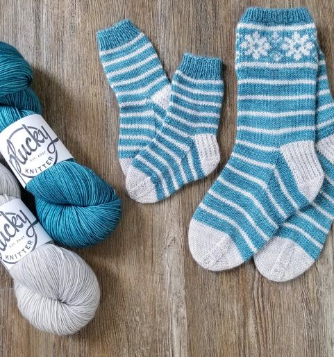 Striped Socks For Winter Stocking Stuffer, Striped Socks For Stocking Stuffers In Winter, Blue Christmas Socks For Stocking Stuffers, Crochet Baby Blanket Sizes, Shoe Socks, Knitted Socks Free Pattern, Snow Shoe, Patterns For Kids, Baby Booties Knitting Pattern