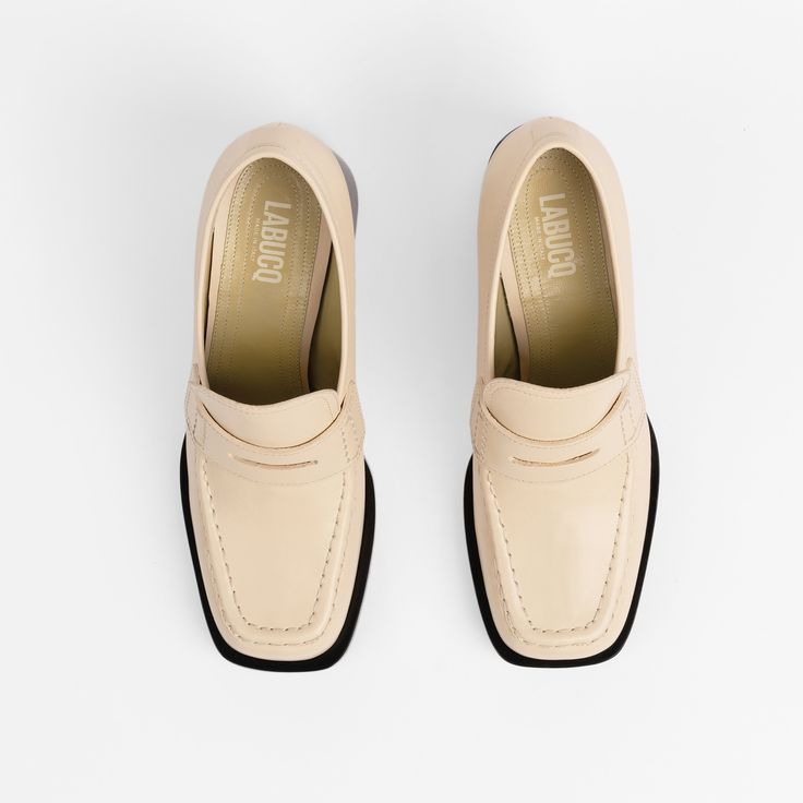 A flared loafer in creamy calf leather. The high contrast, triple-layered welt gives height and stability. Wear it with an ankle sock for a preppy come retro vibe. Snake Skin Pattern, Ankle Sock, Thick Socks, Comfy Shoes, High Contrast, Black Square, Retro Vibe, Ankle Socks, Nappa Leather