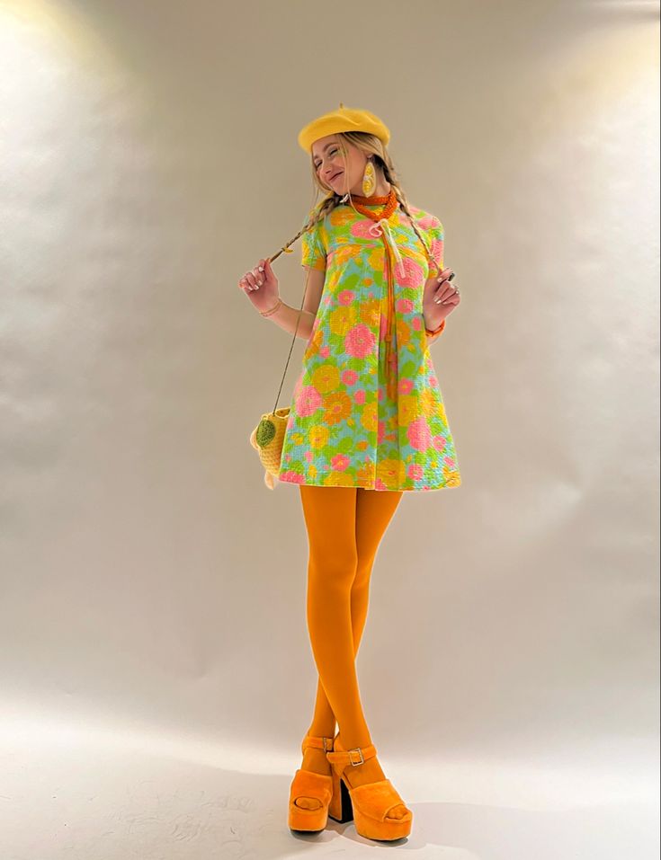 Dorky Outfits, Colored Tights Outfit 60s, 70s Roller Skating Outfits, Fun Colorful Outfits, Muppet Fashion, Kitsch Outfit, Modern 60s Fashion, Mod Outfit, Colorful Tights