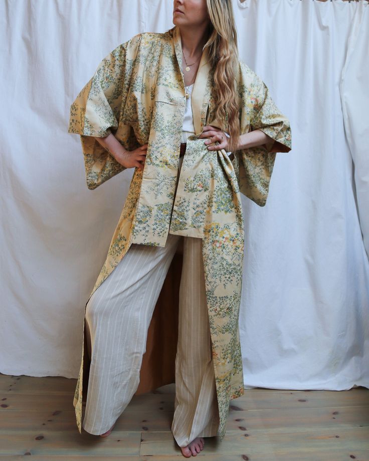 A dream made of silk! This kimono is really unique! It's hand-sewn and I'm guessing it's from the 20's or earlier. 100% silk inside and out, great soft colors with leaves and flowers, very long. The pattern is printed and painted by hand. Original from Japan! Due to its age, it has typical signs of wear, soiling in the collar area is a bit stronger here, but considering that the kimono is already so old, it is in great condition! Condition: good Size : one size Please note: It is a rare unique p Ibiza Style, Kimono Vintage, Ibiza Fashion, Dressing Gown, Japanese Kimono, Style Boho, Kimonos, Soft Colors, Hand Sewn