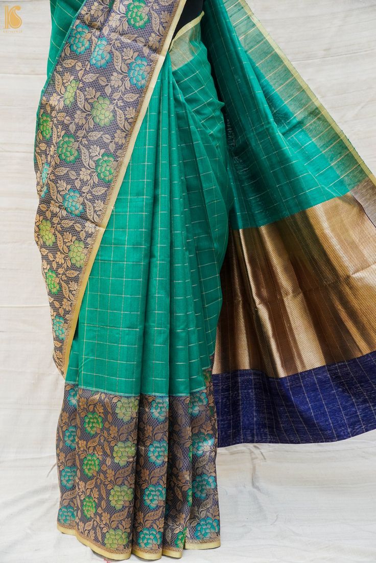 Khinkhwab brings you exclusive Saree range that is sure to make you fall in love with. This is an exclusively crafted Pure Linen Handloom Kadua saree showcasing grace and elegance. A definite trendsetter this season. Fabric: Pure Linen Weave- Kadwa Blouse- Plain contrast blouse. Note- There may be slight color variations due to photographic reasons. This is a hand-woven product and any irregularities in the weaving or pattern should not be taken as a defect. These irregularities make every handl Transitional Pre-draped Slub Silk Saree, Designer Cotton Silk Pre-draped Saree With Cutdana, Green Slub Silk Blouse Piece With Cutdana, Diwali Slub Silk Designer Pre-draped Saree, Green Slub Silk Pre-draped Saree, Green Cotton Silk Pre-draped Saree For Festivals, Designer Green Cotton Silk Saree, Slub Silk Pre-draped Saree With Cutdana For Navratri, Semi-stitched Slub Silk Pre-draped Saree For Designer Wear