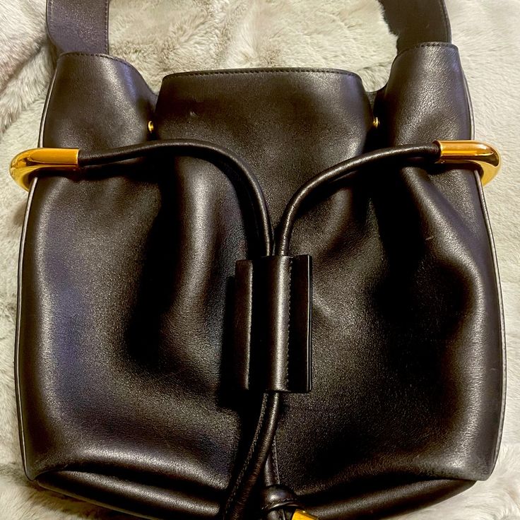 Authentic Chloe Black Leather Bucket Bag Comes With Leather Pouch Attached Inside ! Great Condition Never Used! Paid $1800 Black Bucket Bag, Chloe Bags, Black Bucket, Vintage Handbag, Leather Bucket Bag, Leather Bucket, Chloe Bag, Leather Pouch, Vintage Handbags