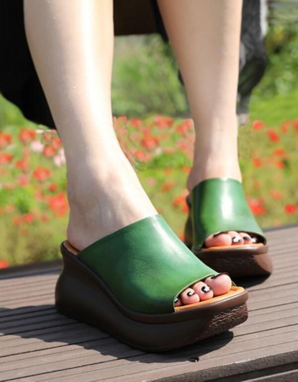 Features:

Item Type:  Retro Wedge Slipper
Gender: Female
Main Material: Cowhide
Process: Handmade
Heel Type: Wedge, Platform
Heel Height: High (7 cm)
Season: Summer
Closure Type: Slides
Color: Green, Wine-red, White
Size:35-40 Obiono Shoes, Wedge Slide Sandals, Wedge Slides, Summer Fishing, Summer Retro, Swimwear High Waisted, Slides Women, Retro Jewelry, Lace Dress Long