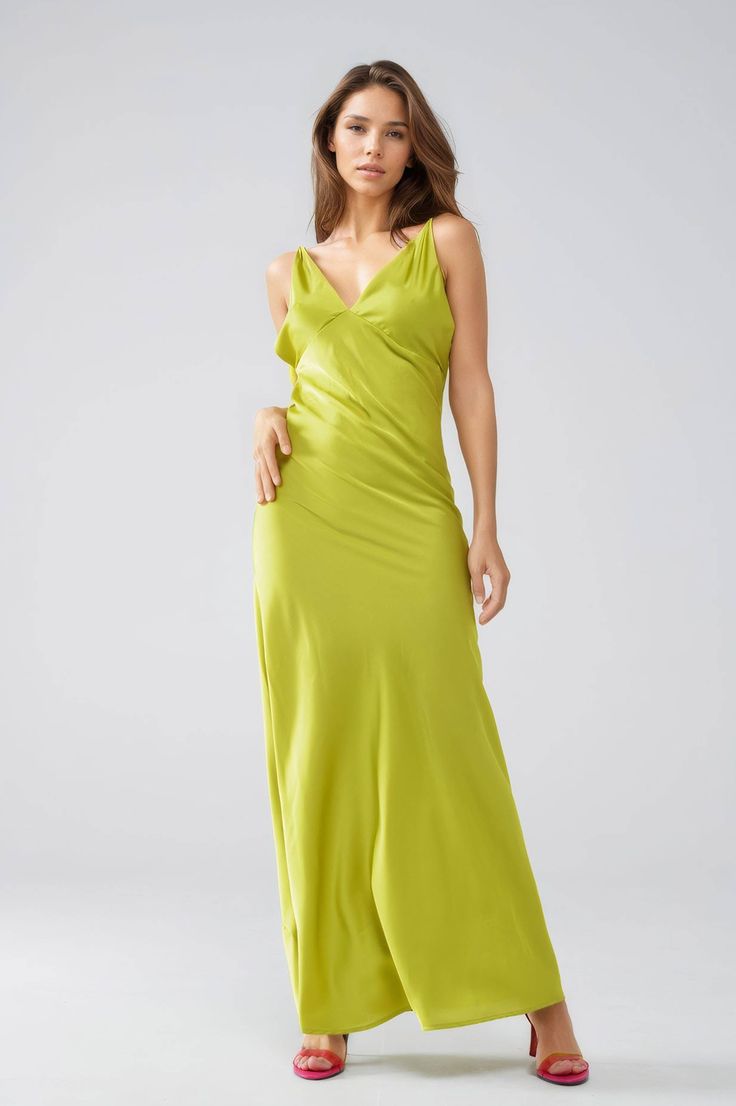 Q2 Satin Maxi Dress With Spaghetti Straps in Lime Green Light Pink Heels, Neon Green Dresses, Green Satin Dress, Lime Green Dress, Verde Lima, Dress Collar, Style Party, Satin Maxi, Short Dresses Casual