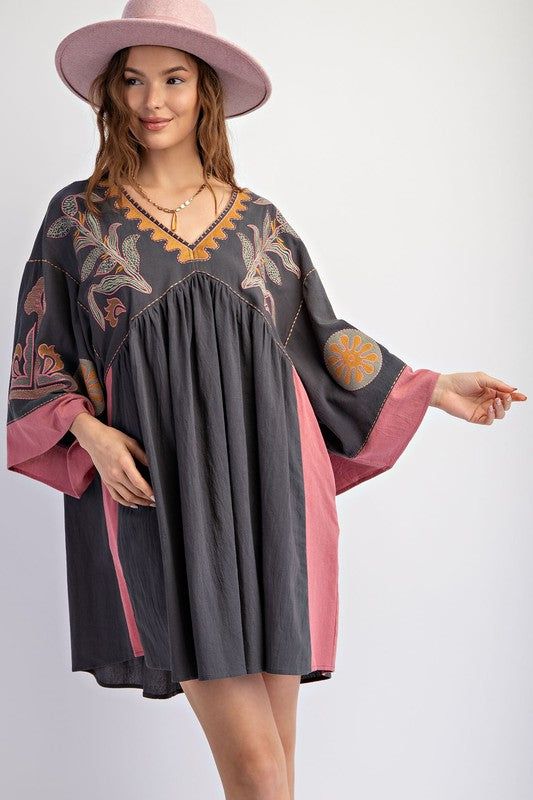 This Poly-Linen, woven dress boast a v-neck, dropped shoulders, 3/4 kimono sleeves, and embroidery detailing. Rose Embroidered Dress, Kimono Sleeve Top, Sleeves Embroidery, Statement Dress, Kimono Sleeves, Unique Boutique, Round Top, Kimono Sleeve, Woven Dress