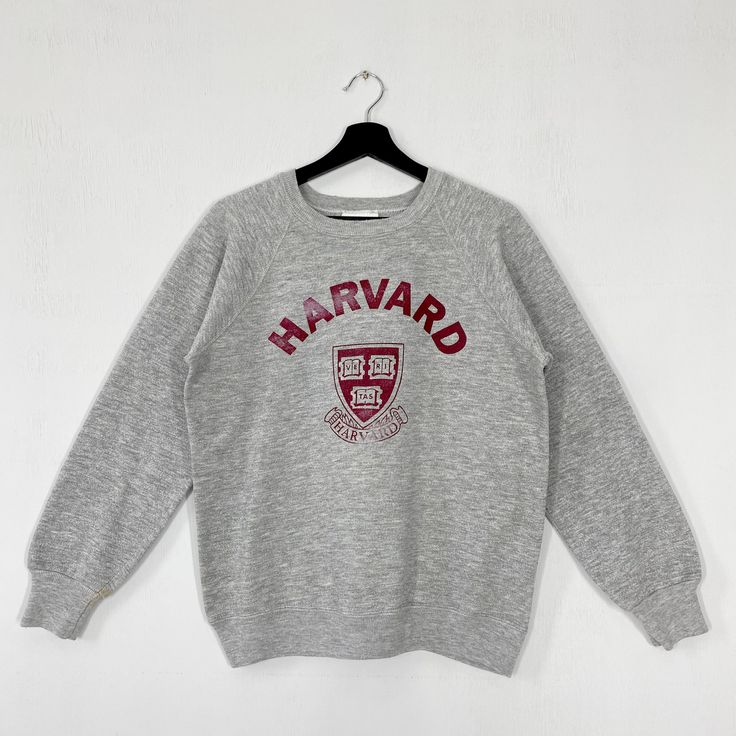 Vintage 80s Harvard University Sweatshirt Harvard University Crewneck Harvard Sweater Pullover Harvard Crimson Print Logo Grey Small 𝐁𝐫𝐚𝐧𝐝 :- Harvard University  𝐒𝐢𝐳𝐞 𝐓𝐚𝐠 :- Medium 𝐒𝐢𝐳𝐞 𝐑𝐞𝐜𝐨𝐦𝐦𝐞𝐧𝐝 :- Fits Small Manual Measurement :- 𝐖𝐈𝐃𝐓𝐇 (armpit to armpit) :- 20.5 inches / 52cm 𝐋𝐄𝐍𝐆𝐓𝐇 (shoulder to end of garment) :- 24.5 inches / 62cm 𝐂𝐨𝐧𝐝𝐢𝐭𝐢𝐨𝐧 :- Good Condition 8/10.                      - Minor Defect Paint Stain Refer Picture. Classic Fall Sweater With Letter Print, Vintage Sweater With Letter Print And Long Sleeves, Vintage Fall Sweater With Letter Print, Vintage Long Sleeve Sweater With Letter Print, Vintage Letter Print Sweater For Fall, Vintage Letter Print Winter Sweater, Vintage Letter Print Sweater For Winter, Vintage Long Sleeve Tops For Campus, Vintage Long Sleeve Sweatshirt With Letter Print