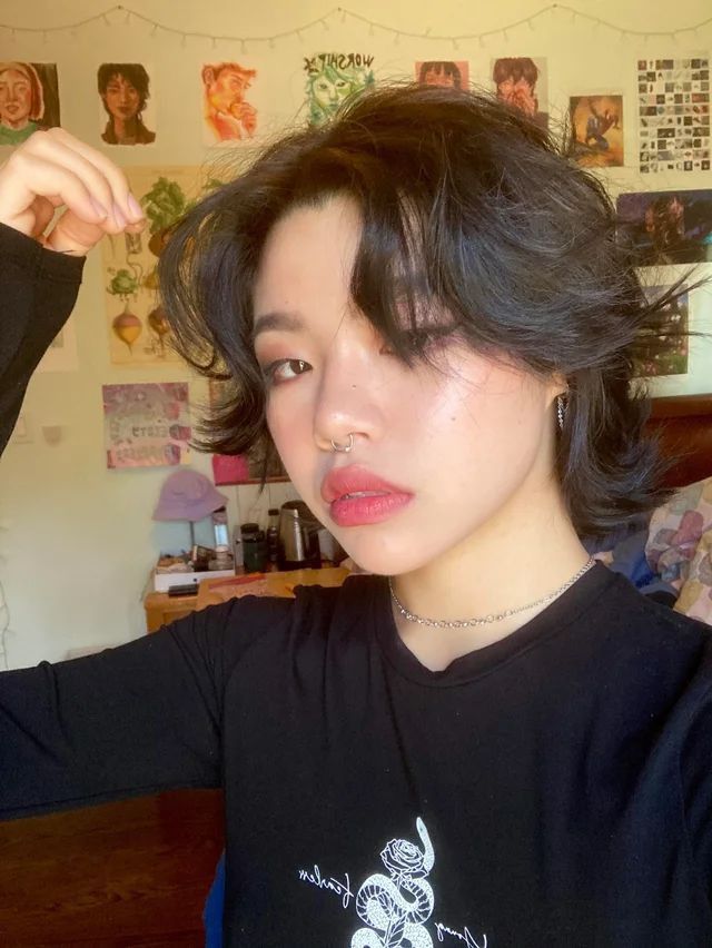 Short Hair 90s Style, Lesbian Hairstyles Short, Hear Short, Wolf Haircuts, Shaggy Haircut, Female Faceclaims, Korean Haircut, Androgynous Hair, Haircut Inspo