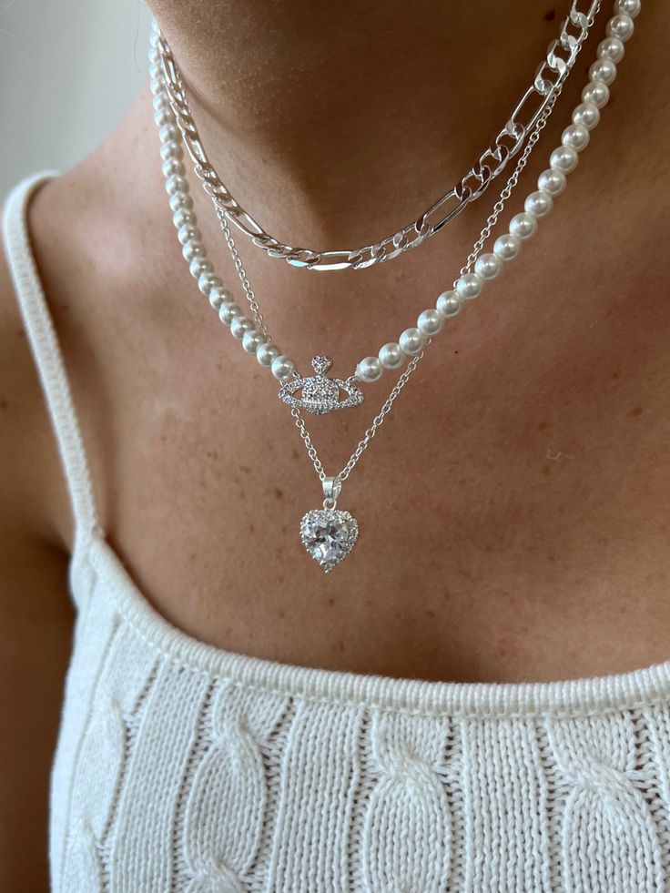 #aesthetic #silver #necklace #love Many Necklaces Aesthetic, Trendy Necklaces Silver, Silver Nackles Aesthetic, Silver Necklaces Stacked, Accesories Aesthetic Silver, Expensive Necklace Aesthetic, Blonde Silver Jewelry, Silver Jewelry Trends 2023, Pretty Necklaces Silver