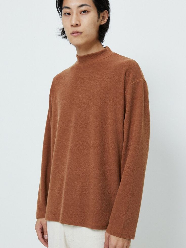 Editor's NotesThis basic long-sleeve tee has a relaxed fit with a mock neck for the season and is an easy layering style. Cut from a wrinkle-free knitted fabric for all-day comfort.- Mock neck- Drop shoulder- Relaxed fit- Wrinkle-freeMeasurements (in.)M / L- Shoulder: 19.9 in./ 20.5 in.- Chest: 23.2 in./ 24.0 in.- Sleeve Length: 22.4 in./ 22.8 in.- Neck Width: 7.5 in./ 7.9 in.- Armhole: 9.1 in./ 9.4 in.- Neck Height: 1.6 in./ 1.8 in.- Total Length: 26.0 in./ 26.8 in.Model Info:- Man: 6' 0, 143.3 lbs / Fitting size L- Woman: 5' 6.1, 112.4 lbs / Fitting size MComposition & Care- 100% Polyester- Dry cleaning or machine washDesigner- by FANACULT Winter High Neck Tops With Relaxed Fit, Cotton Turtleneck Top For Fall, Oversized Classic Turtleneck Top, Classic Oversized Turtleneck Top, Casual Knit Turtleneck With Ribbed Neckline, Solid Mock Neck Top For Layering, Solid Color Relaxed Fit Long Sleeve Turtleneck, Relaxed Fit Long Sleeve Solid Turtleneck, Casual Solid Turtleneck With Textured Knit