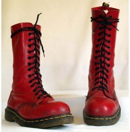 Botas Grunge, Vintage Lace Up Boots, Vintage Combat Boots, Red Combat Boots, Vintage Dr Martens, Red Booties, Combat Style, Punk Boots, Boots Combat