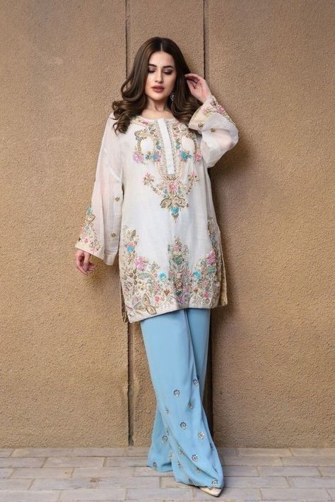 Trendy Outfits Indian, Pakistani Fashion Casual, Casual Indian Fashion, Desi Fashion Casual, Pakistani Fancy Dresses, Salwar Kamiz, Modest Dresses Casual, Pakistani Dress, Simple Pakistani Dresses