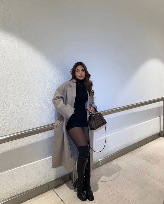 Autumn Date Night Outfit Classy, Winter Outfits For University, Birthday Outfit For Winter Women, Elegant Winter Outfits For Women, New Years Winter Outfit, Black Heels Dress Outfit, Outdoor Party Outfit Fall, Formal Thanksgiving Outfit, Winter Outfits With Heels