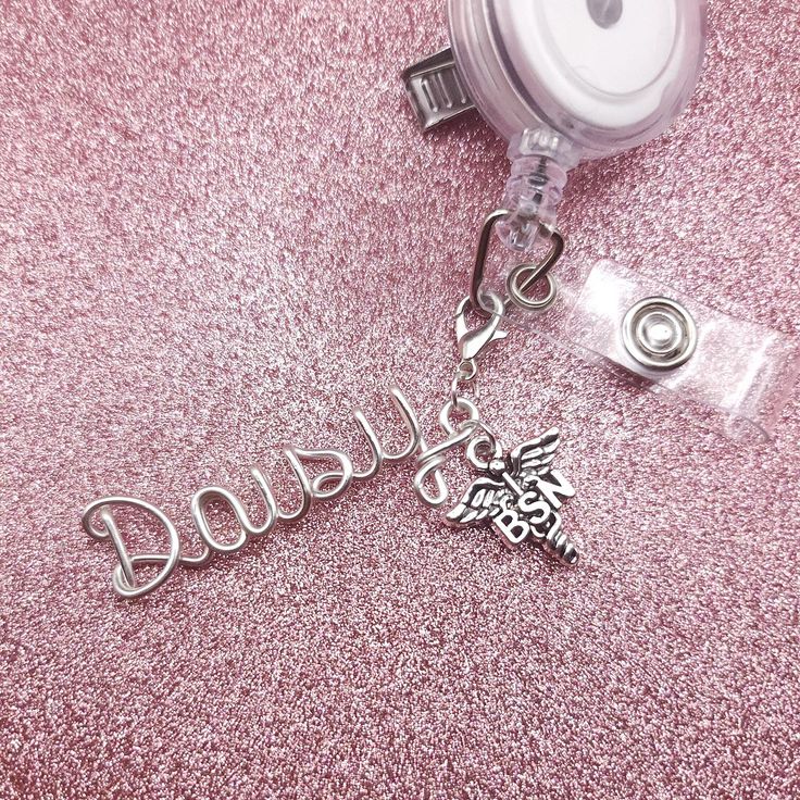 Make a professional statement with a custom name badge reel charm. This is the perfect accessory for nurses to display their name and profession with pride while on the job. Carry a piece of yourself with you wherever you go and make a lasting impression on colleagues and patients. It's a functional and stylish way to make sure you're always easily identifiable! Comes with heart  on the end. Premium Craftmanship: This custom name badge reel charm is made of 16 gauge durable plated copper wire. Badge Accessories, Work Badge, Custom Badges, Name Badges, Nurse Badge Reel, Button Badge, Nurse Badge, Copper And Brass, Badge Reel