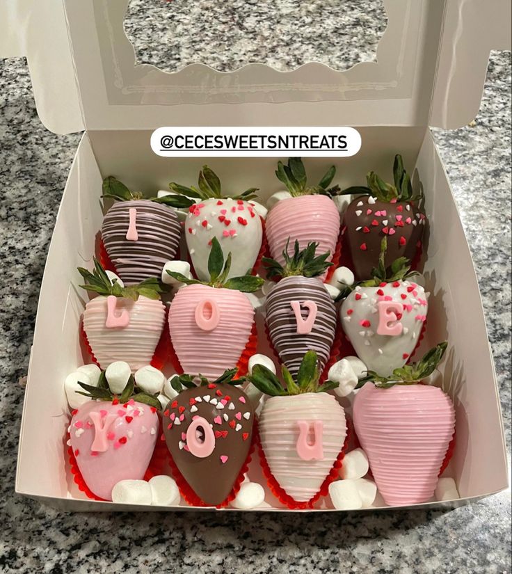 a box filled with lots of chocolate covered strawberries