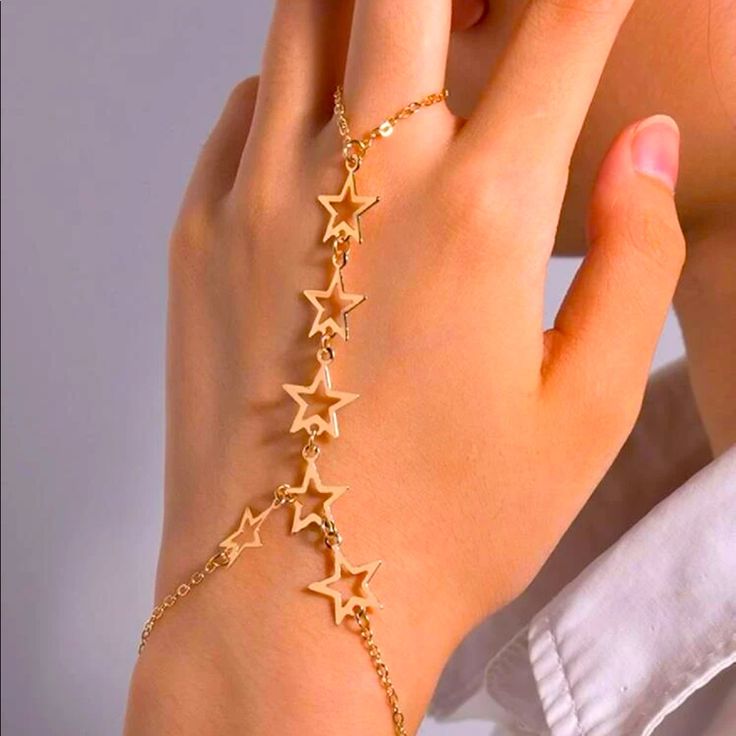 Star Gold Nwt Bracelet Ring Duo Hand Chain Jewelry, Finger Bracelets, Jewelry Accessories Ideas, Star Bracelet, Hand Chain, Star Jewelry, Fancy Jewelry, Hand Jewelry, Fantasy Jewelry