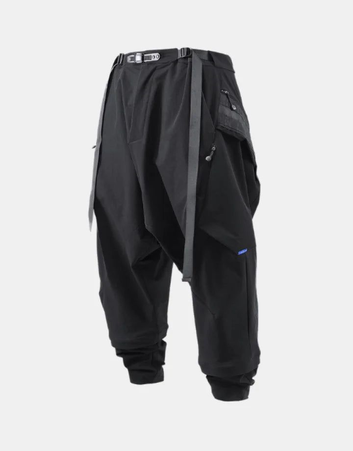 Shop these Reindee lusion pants made with resistant and light materials for a maximum comfort. Sales up to 50% off with free worldwide shipping. Techwear Hoodie, Techwear Streetwear, Japanese Street Wear, Techwear Pants, Tech Wear Fashion, Techwear Outfits, Combat Pants, Travel Pants, Japanese Streetwear