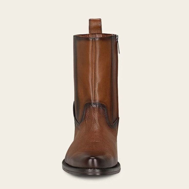 Este Botin Cuadra Miel para hombre ofrece un calzado con estilo y de alta calidad. Está hecho con piel de venado, con una suela de vaqueta resistente. La punta oval y el cierre lateral asegurarán un ajuste suave y seguro. Calidad garantizada de la marca Cuadra. Piel de venado Suela de vaqueta con inyección TPU Punta oval Cierre lateral Western Calf Leather Moto Boots With Leather Sole, Leather Moto Boots With Goodyear Welt For Western Events, Western Leather Boots With Leather Footbed, Moc Toe Boots With Leather Footbed For Ranch, Rustic Boots With Leather Sole And Plain Toe, Rustic Boots With Leather Sole, Rustic Plain Toe Boots With Leather Sole, Brown Moc Toe Moto Boots For Ranch, Western Leather Moc Toe Boots