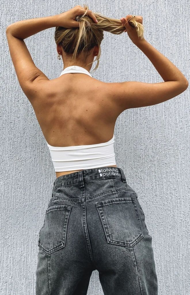 Halter Neck Top Aesthetic, White Halter Top Outfit Aesthetic, White Halter Top Outfit, Halter Crop Top Outfit, Halter Neck Top Outfit, Halter Top Outfit, Halter Tops Outfit, La Outfit, Latest Crop Tops