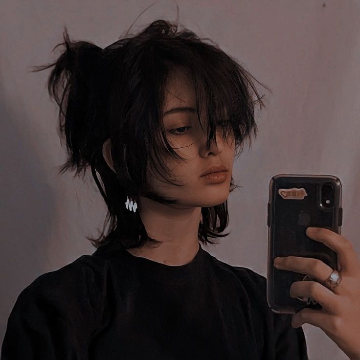 @mariyacerg on instagram Androgynous Hair, Fesyen Rambut, Hair Inspiration Short, Shot Hair Styles, 짧은 머리, Short Hair Haircuts, Hair Reference, Cut My Hair, Hair Inspo Color