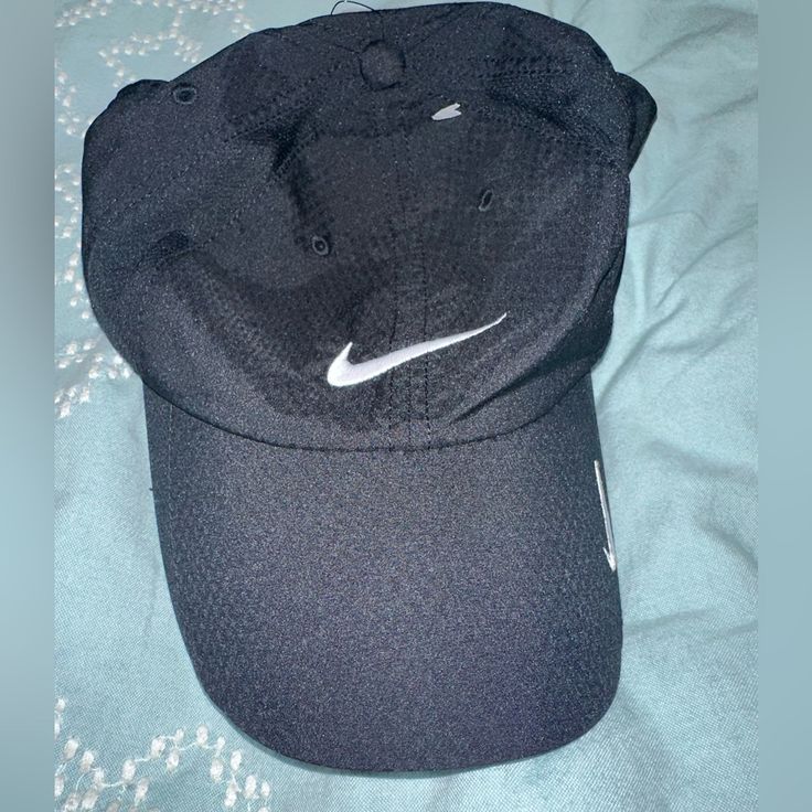 Nike Heritage 86 Golf Hat Black Adult Unisex Nwt. Condition Is New With Tags. Shipped With Usps Ground Advantage. Black Breathable Baseball Cap For Sports, Black Moisture-wicking Baseball Cap, Sporty Black Breathable Hat, Nike Breathable Baseball Cap For Sports, Black Moisture-wicking Baseball Cap For Sports, Nike Sports Dad Cap, Nike Sports Dad Hat, Nike Dad Hat For Sports, Nike Casual Baseball Cap Breathable