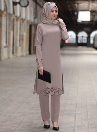 Abaya Dress Muslim, Habits Musulmans, Women Pants Outfit, Hijab Look, Moroccan Kaftan, Dress Muslim, Abaya Dress, Islamic Clothing, Long Sleeve Tops Casual