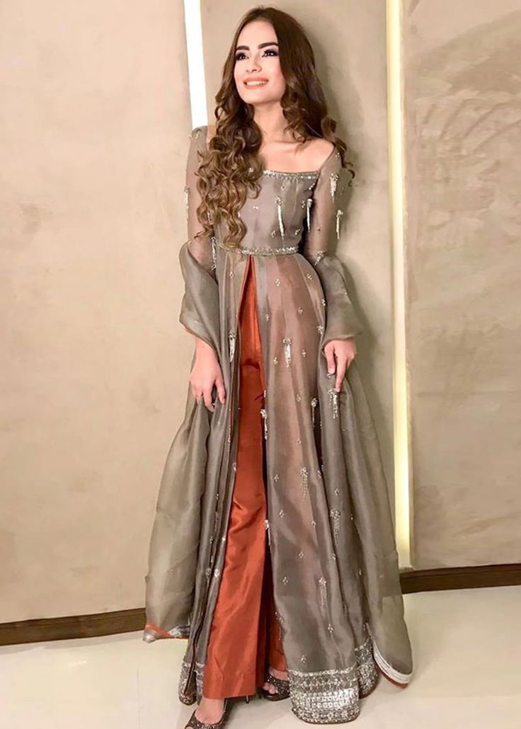 Hussain Rehar, Trendy Outfits Indian, Velvet Dress Designs, Latest Bridal Dresses, Stylish Short Dresses, Casual Indian Fashion, Pakistani Fashion Party Wear, Pakistani Fashion Casual, Pakistani Fancy Dresses