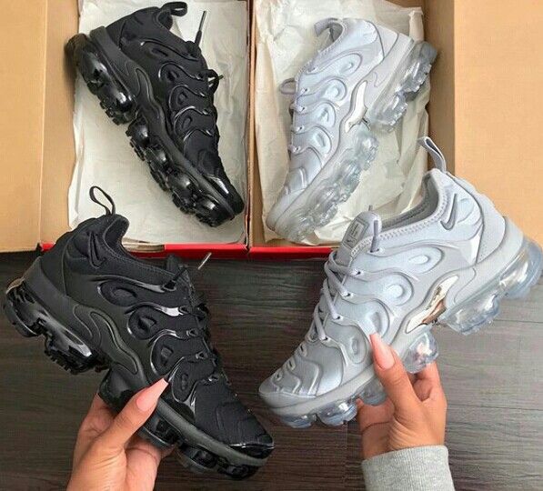 White Running Sneakers, Nike Vapormax Plus, Air Vapormax Plus, Nike Air Vapormax Plus, Vapor Max, Nike Presto, Jordan Shoes Girls, Nike Style, Nike Vapormax