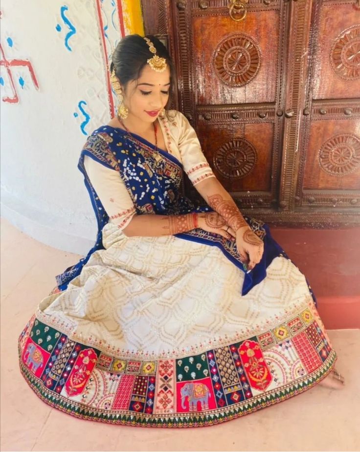 #White multi border colour lehenga, #white designer lehenga Laheriya Design, White Designer Lehenga, Multicolour Dupatta, Lehenga White, White Lehenga, Designer Lehenga, Wedding Outfits, White Colour, Wedding Outfit