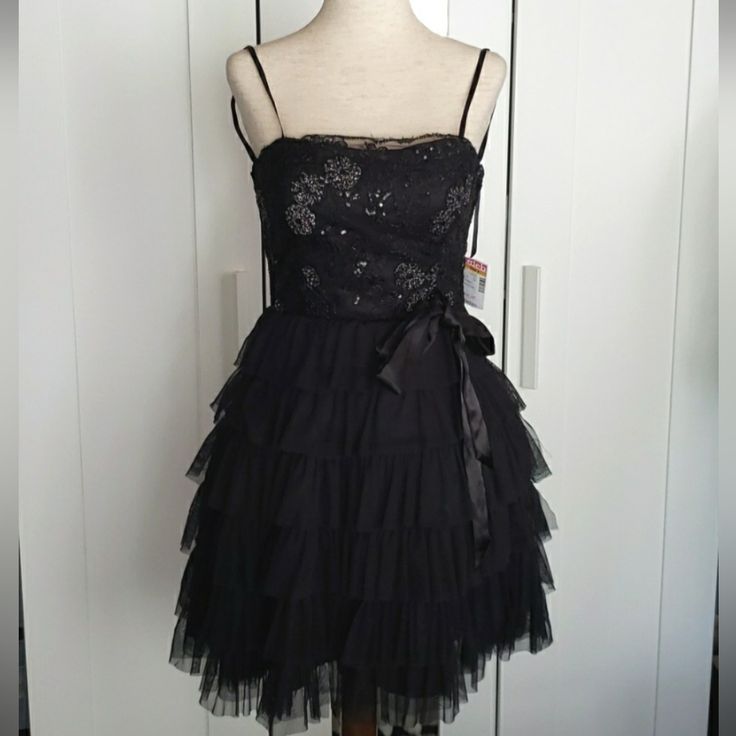 Brand:Deb Style: 390444 Rn# 136336 Y2k Early 2000's Size: 3/4 Juniors Color: Black Details: -Black Dress With Silver Floral Design With Black Sequin - Does Come With A Bow/Ribbon That Can Be Used.. - Zips Up On The Side Of The Dress - Front Does Have Some Padding - Strapless - Built In Slip Material: Self 100% Polyester Lining 100% Polyester Measures Appox.. Ptp: 13" Length: 26" Without Straps Brand New With Tags Still Attached Originally: $82.50 Marked Down: $49.99 2000 Dress Early 2000s, 2000s Hoco Dress, 2000s Formal Dresses, 2000 Dress, 2000s Dresses, Early 2000s Dresses, New Y2k, Deb Dresses, Y2k Dress