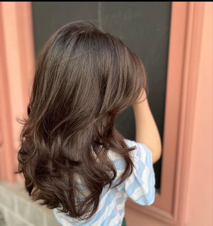 Cute Hair Cuts For Girls Medium, Medium Short Hair With Layers And Curtain Bangs, Layers Hair Wavy, Hair Cut Ideas 2023 Medium Length, Hair Cuts Inspo Layers, Girl Layered Haircut, 90s Soft Layers, Hair Styles Layers Medium, Haircut For Medium Length Wavy Hair