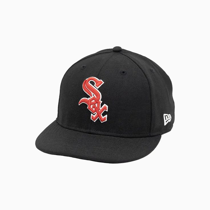 Lead your league in style with the Chicago White Sox MLB 59FIFTY Fitted Hat by New Era. This hat boasts a timeless yet bold aesthetic, featuring a Red-and-Black design that’s both classic and contemporary. The iconic Chicago White Sox logo is intricately embroidered, with the “White Sox” encased in a white border and filled with Red, The team’s emblem, subtly placed against the Black fabric, is a testament to your team spirit and loyalty. This hat is more than a mere accessory; it’s a symbol of Throwback Baseball Cap For Baseball Season, Classic Sports Hats For Baseball Season, Sporty Red Fitted Hat With Curved Brim, Black Fitted Hat For Baseball Season, Classic Fitted Hat For Baseball Season, Classic Red Baseball Cap, Black Six-panel Baseball Cap For Fan Gear, Classic Black Baseball Cap For Fans, Black Six-panel Snapback Hat For Fans