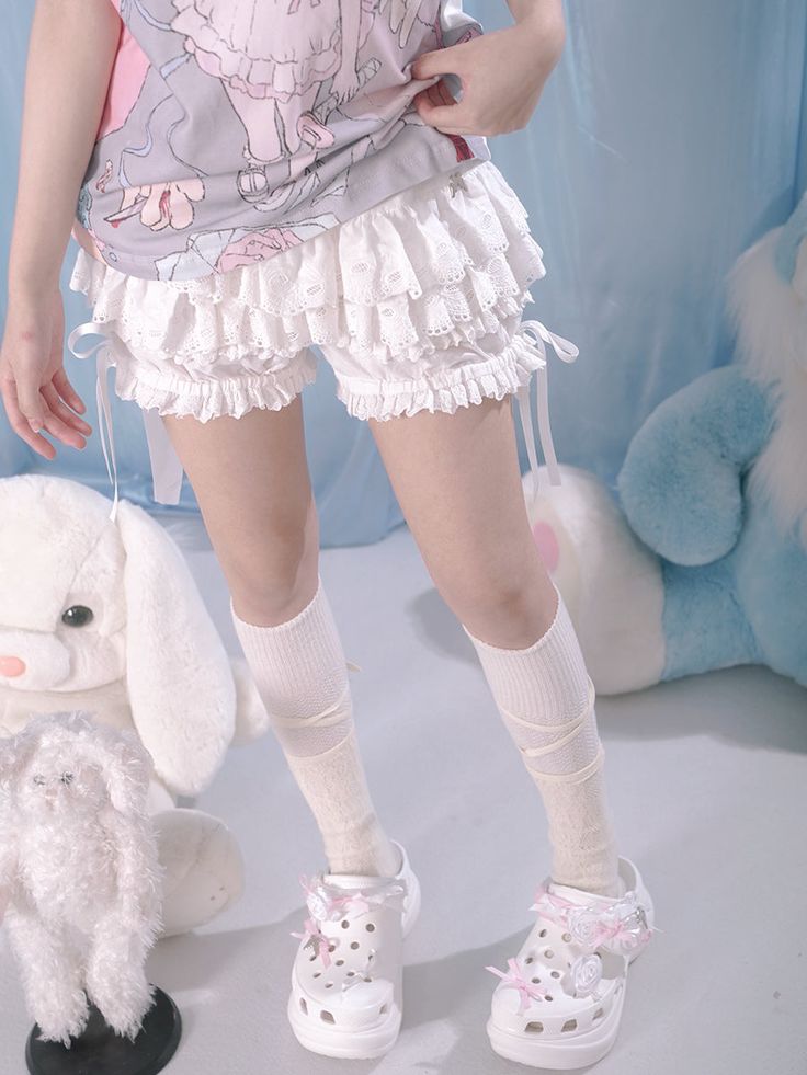 Material: 100% Cotton
Size: sm

Model: 158cm/40kgWear size S




Length
Waist


S
33cm
60cm


M
34cm
64cm Bubble Shorts, Nice Clothing, Ballet Style, Ballet Fashion, White Socks, Style Shorts, Lace Ribbon, White Sock, No Frills