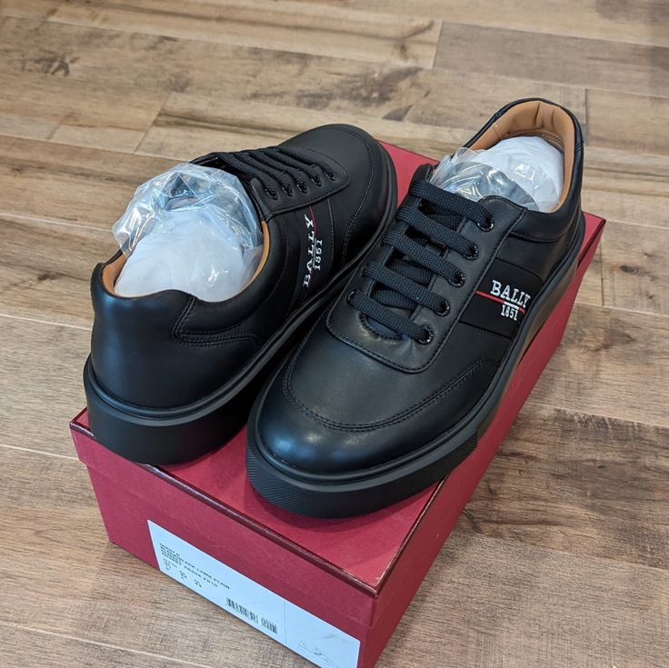 Up For Sale Is A Pair Of Mens Bally Logo Leather Low-Top Sneakers In Black. Retail Price: $660 Leather & Textile Upper Round Toe Lace-Up Lining: Leather Synthetic Sole Imported Bally Shoes, Mens Shoes Sneakers, Sneakers Black, Low Top, Top Sneakers, Black Color, Shoes Mens, Men's Shoes, Shoes Sneakers