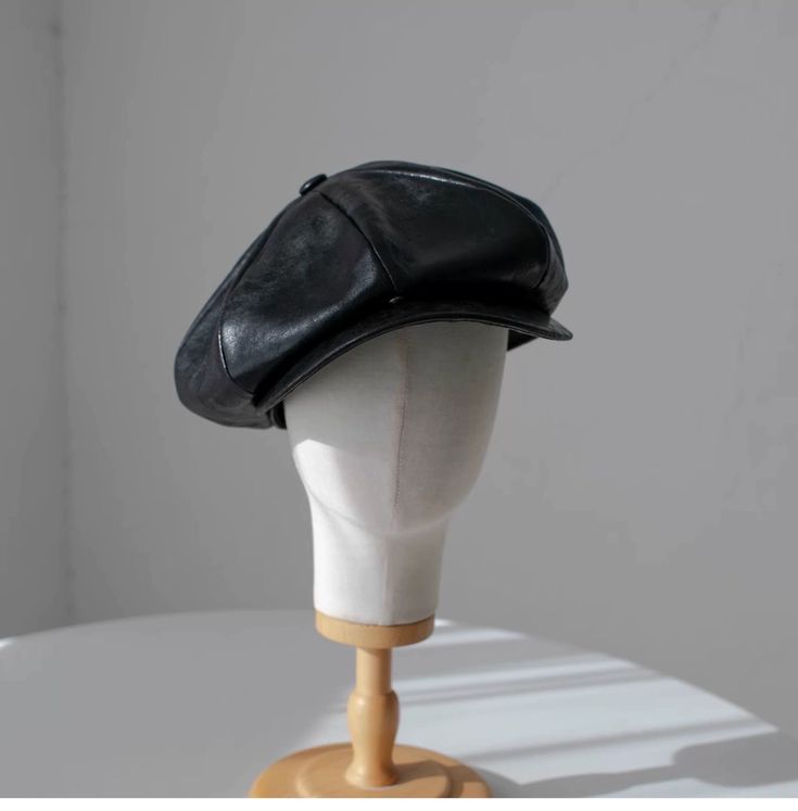 FREE WORLD-WIDE SHIPPING I can custom make this newsboy cap for any head size. Please leave a note to indicate your head size when you place the order. This newsboy cap is made of premium synthetic leather that can keep you stylish in all season.  An ideal novelty gift for him/her and a truly cute addition to any wardrobe! Specifications -Material: synthetic leather -Size:Standard  56-58 cm            Large 58-60 cm            Other: please message me or leave a note if you want to make the bere Comfy Fall Sweaters, Groomsmen Proposal Gifts, Custom Glasses, Leather Hat, Newsboy Hat, Personalized Pet Memorial, Dog Memorial Gift, Hat Handmade