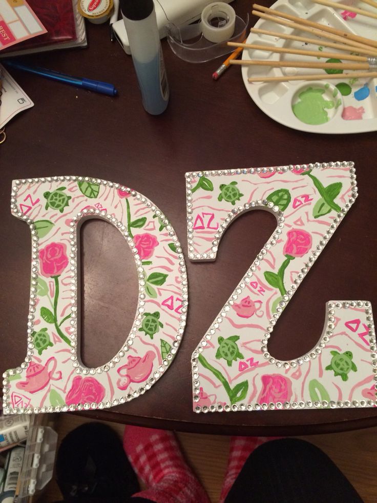 the letters d and z are made out of paper with flowers on them, along with other crafting supplies