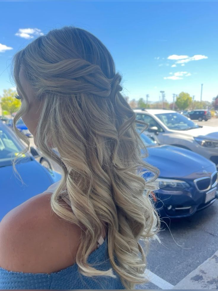 Hoco Hair With Strapless Dress, Homecoming Hairstyles For Mid Length Hair, Long Blonde Prom Hair, Hoco Hair And Makeup Ideas, Homecoming Curled Hairstyles, Prom Hair Blonde Medium Length, Prom Hairstyles Brunette, Hoco Hair Simple, Homecoming Court Hairstyles